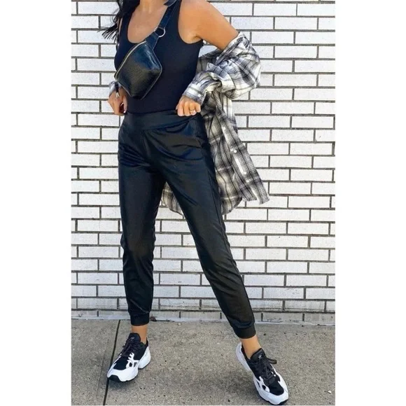 Commando Commando - Picture 11 of 12